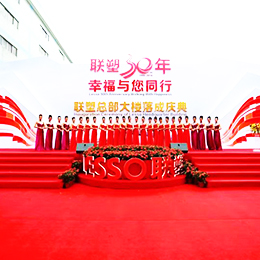 两人吃一个奶一人吃三明治